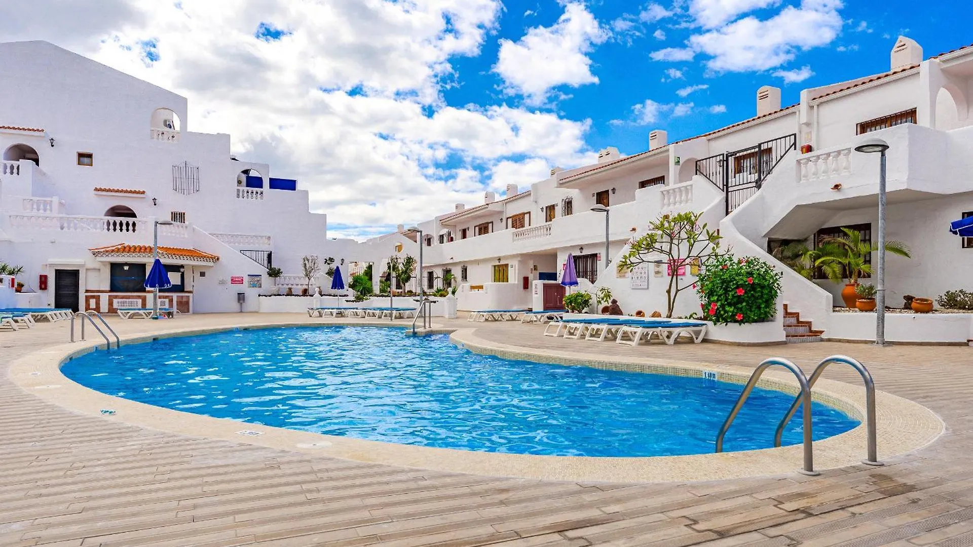 Los Cristianos Stay With Large Terrace & Heated Pool 로스크리스티아노스