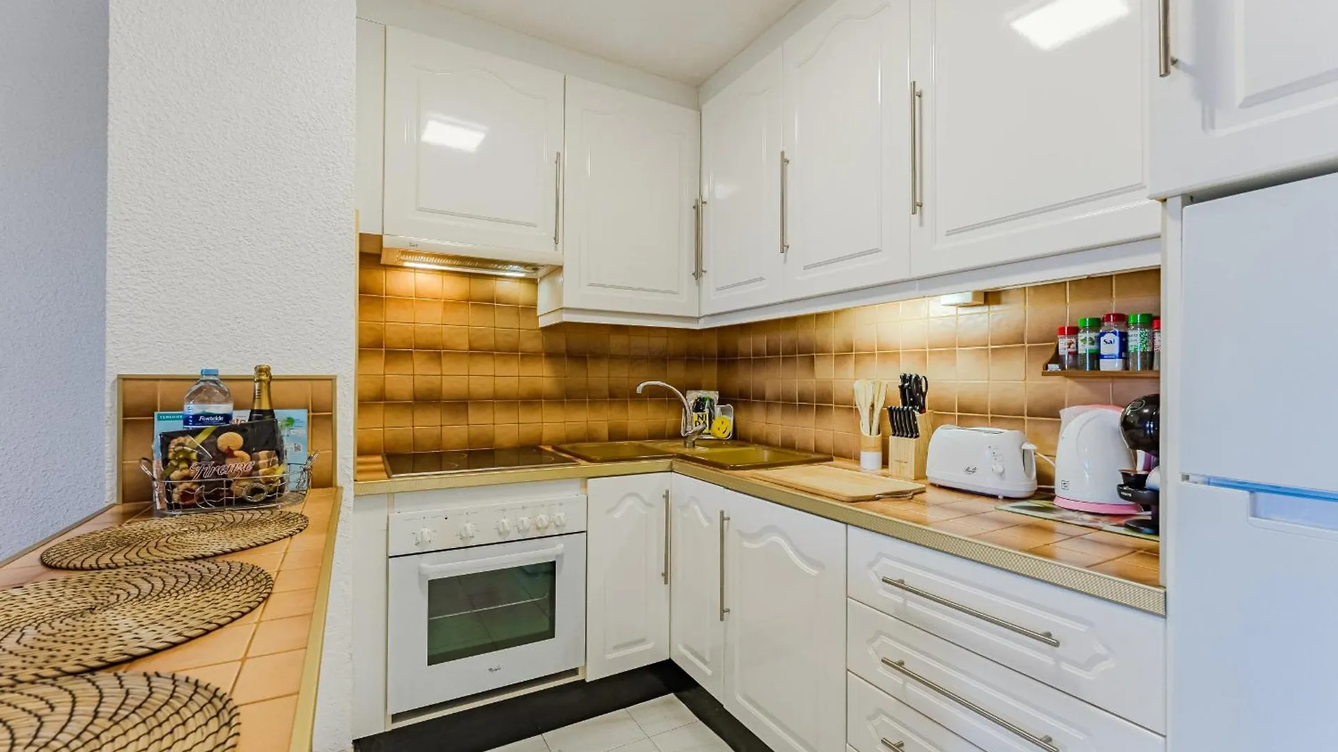 Los Cristianos Stay With Large Terrace & Heated Pool 아파트 로스크리스티아노스
