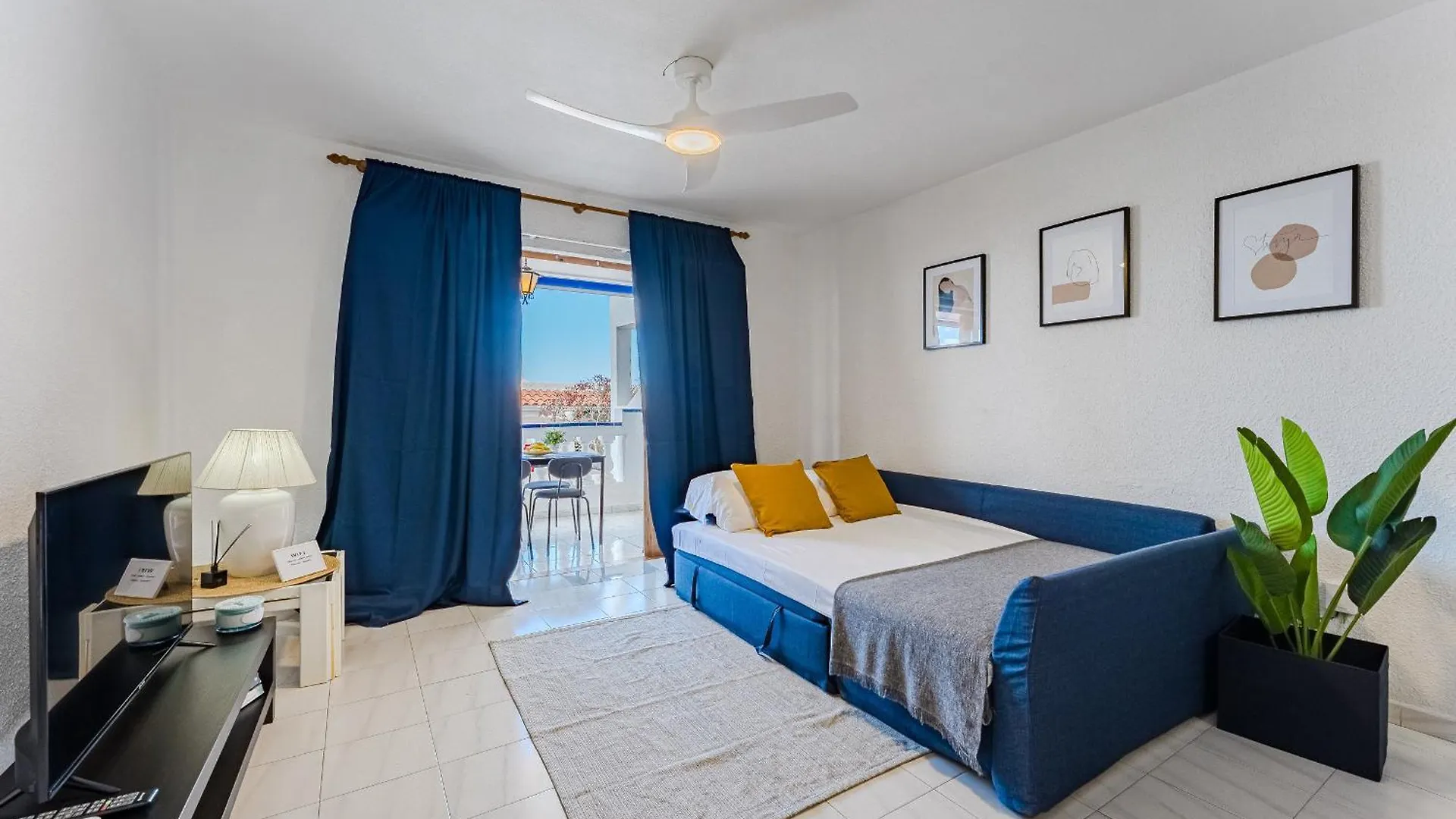 Los Cristianos Stay With Large Terrace & Heated Pool 스페인